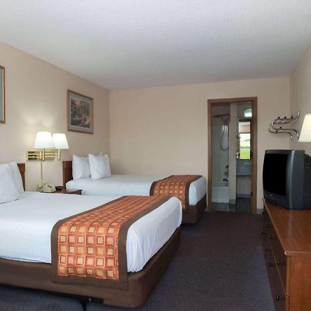 Days Inn By Wyndham Indianapolis East Post Road Ngoại thất bức ảnh