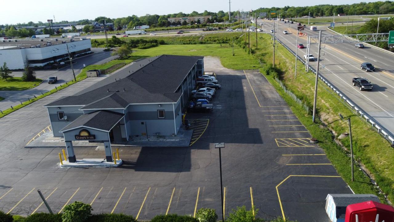 Days Inn By Wyndham Indianapolis East Post Road Ngoại thất bức ảnh