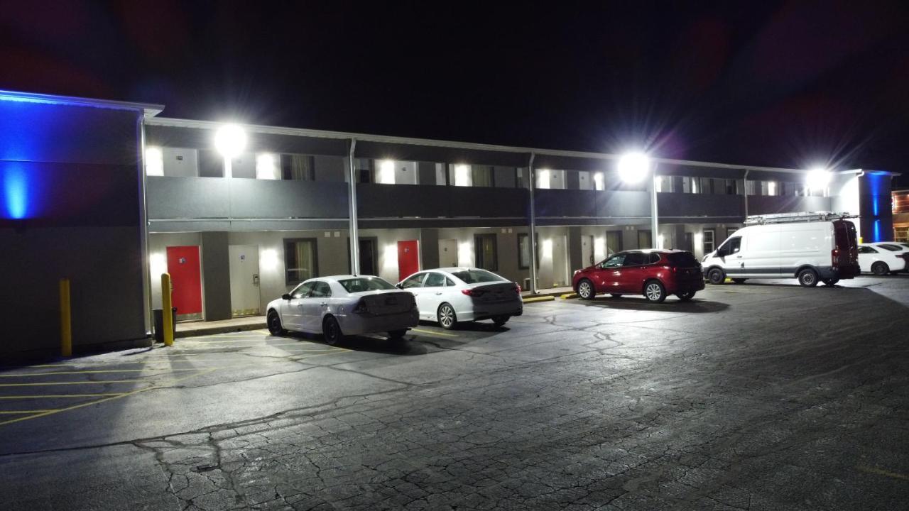Days Inn By Wyndham Indianapolis East Post Road Ngoại thất bức ảnh