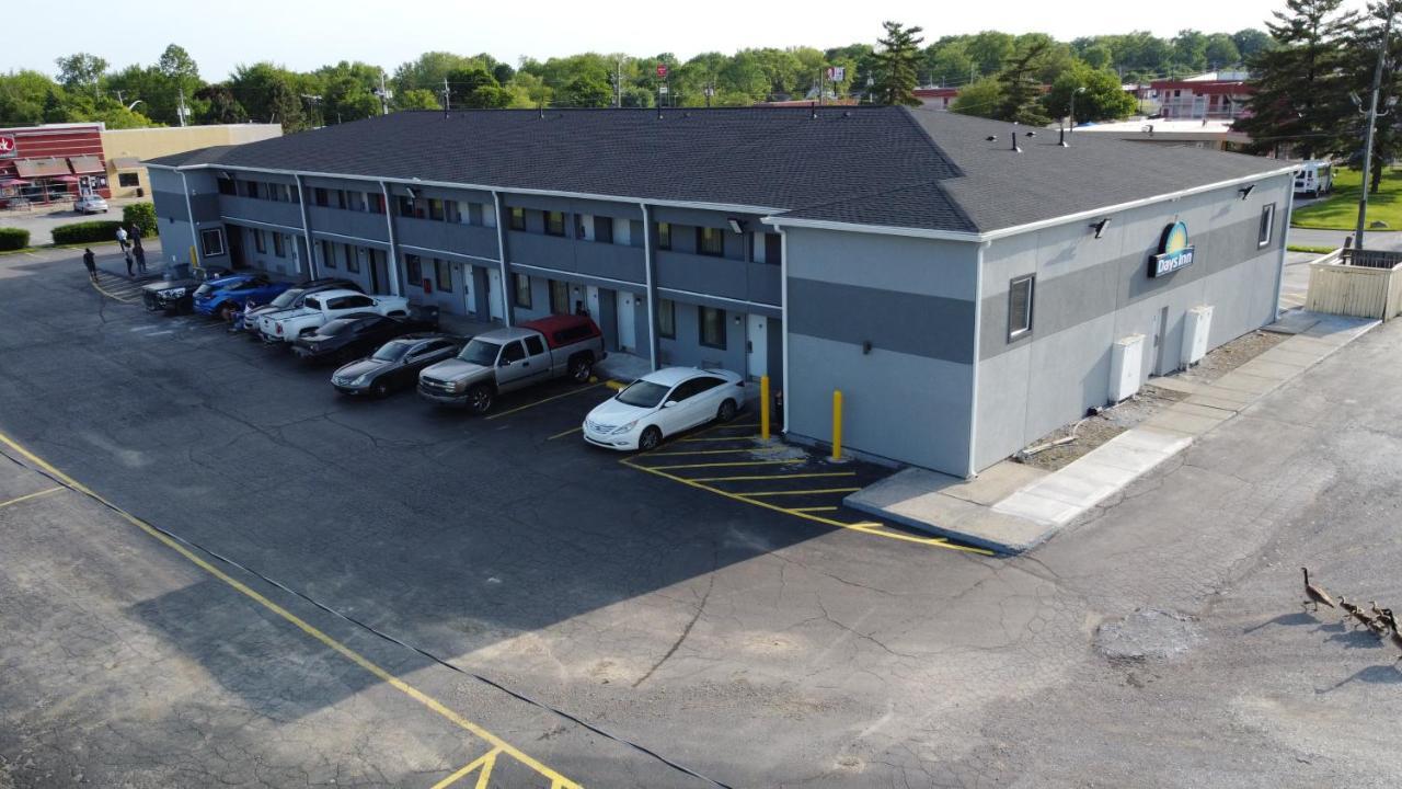 Days Inn By Wyndham Indianapolis East Post Road Ngoại thất bức ảnh