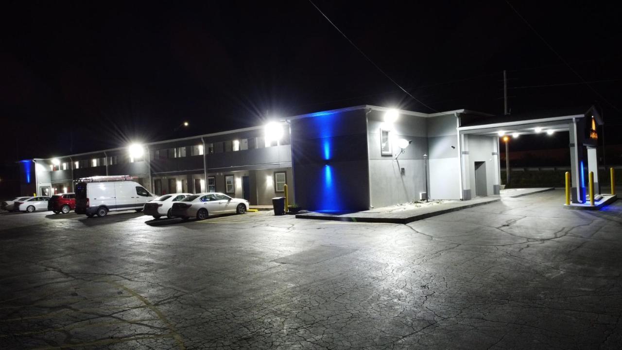 Days Inn By Wyndham Indianapolis East Post Road Ngoại thất bức ảnh