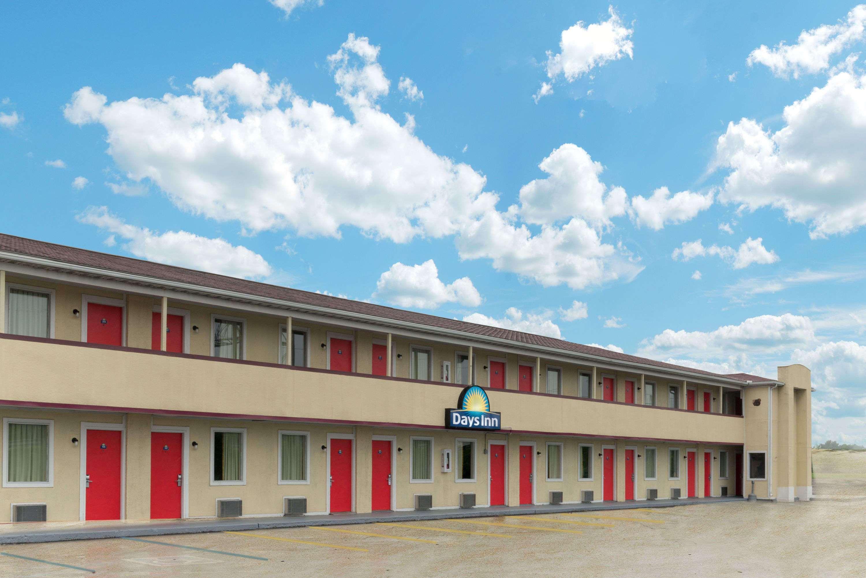 Days Inn By Wyndham Indianapolis East Post Road Ngoại thất bức ảnh