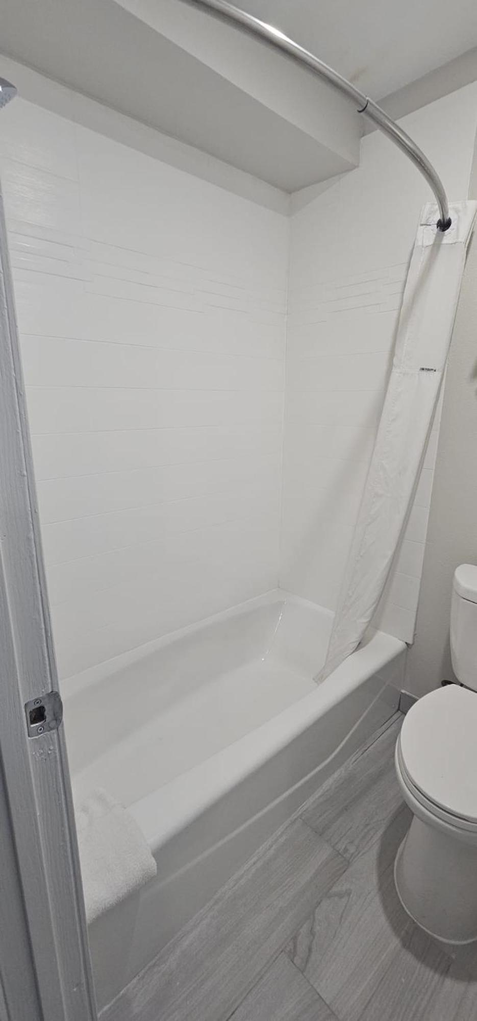 Days Inn By Wyndham Indianapolis East Post Road Ngoại thất bức ảnh