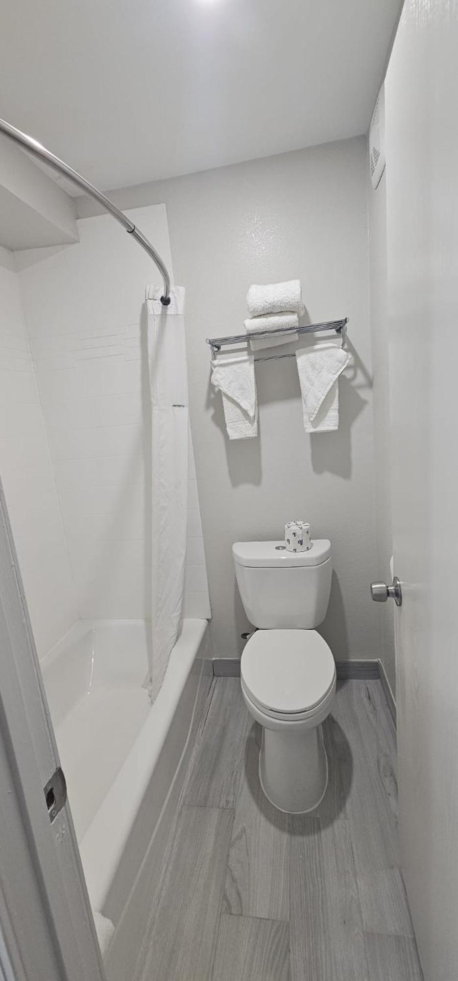 Days Inn By Wyndham Indianapolis East Post Road Ngoại thất bức ảnh